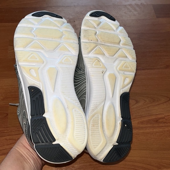 Stylish Gray Women's Sneakers - Picture 8 of 8